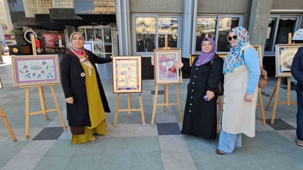 Nazilli’de Tezhip, Ebru ve Hüsn-i Hat Sergisi açıldı 4 nazillide tezhip ebru ve husn i hat sergisi acildi b06abd3f4179