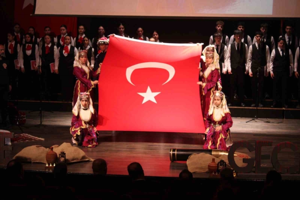 Öğrencilerinin ‘Bir Hilal Uğruna’ oratoryosu ayakta alkışlandı 7 ogrencilerinin bir hilal ugruna oratoryosu ayakta alkislandi 90a34ba28d57