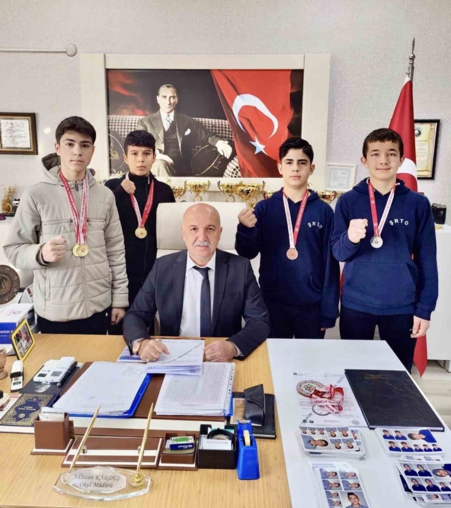 ortaokul ogrencileri bilek guresinde madalyalara ambargo koydu 75b1a9e8ec6b