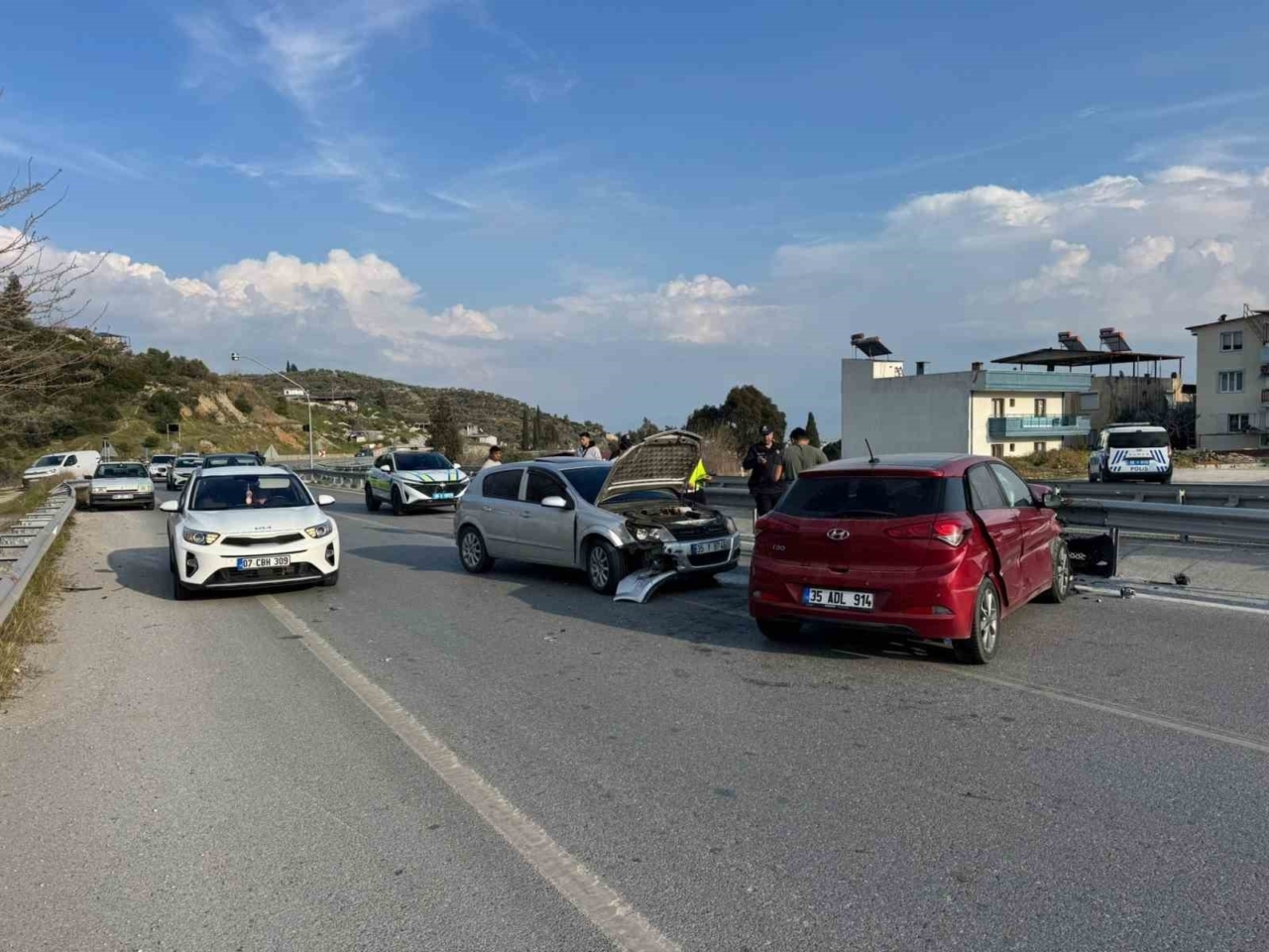 Aydın’da İzmir plakalı araçlar çarpıştı: Yaralı halde hastaneye kaldırıldı