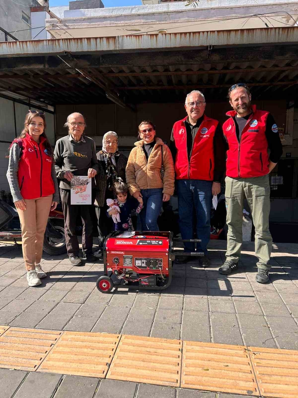 Sökeli esnaftan afet bilinci için örnek davranış 9 Sökeli esnaftan afet bilinci için örnek davranış