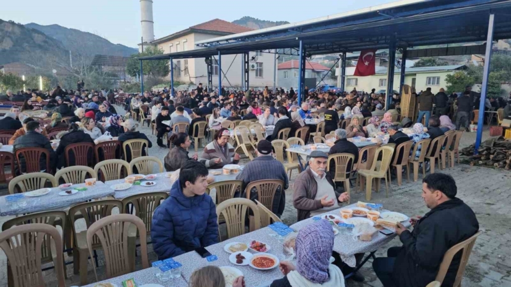 yagdere mahallesinde geleneksel iftar bulusmasi c5e6c7b5085b