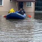 Yükselen sular evde mahsur bıraktı, AFAD ekipleri yetişti