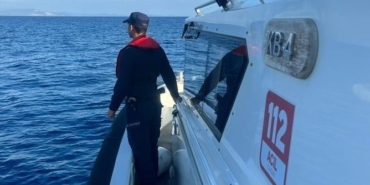 Yüzmek için denize giren şahısları, Sahil Güvenlik ekipleri kurtardı