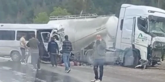 Katliam gibi kaza: 7 ölü 7 yaralı