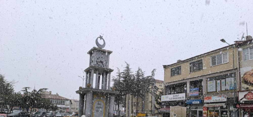 Ege'de nisan ayında kar sürprizi 5 Ege’de nisan ayında kar sürprizi