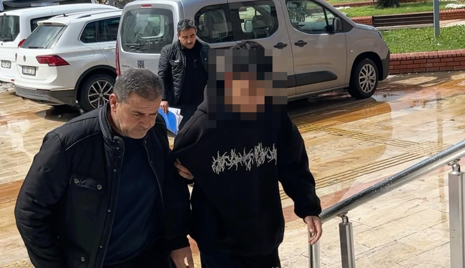 Aydın'daki lisede gasp olayı! Zorbalık yaptı cezaevini boyladı 5 Aydın’daki lisede gasp olayı! Zorbalık yaptı cezaevini boyladı
