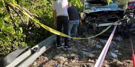 Şehidimiz var! Freni boşalan TIR 10 araca çarptı: 3 ölü 5 yaralı!