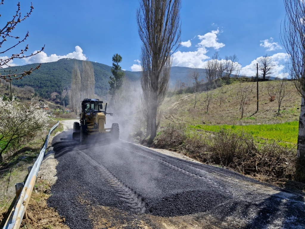 Başkan Çerçioğlu’nun Öncülüğünde Aydın’ın Tüm İlçelerinde Yol Yapım ve Yenileme Çalışmaları Sürüyor 4 FOTOGRAF 3 1