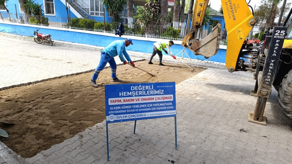 Başkan Çerçioğlu’nun Öncülüğünde Aydın’ın Tüm İlçelerinde Yol Yapım ve Yenileme Çalışmaları Sürüyor 6 FOTOGRAF 5 1