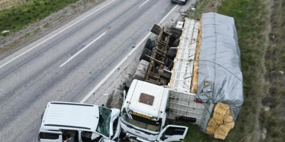 Faciaya ramak kala: Aydın plakalı araçlar Afyon’da kazaya karıştı!