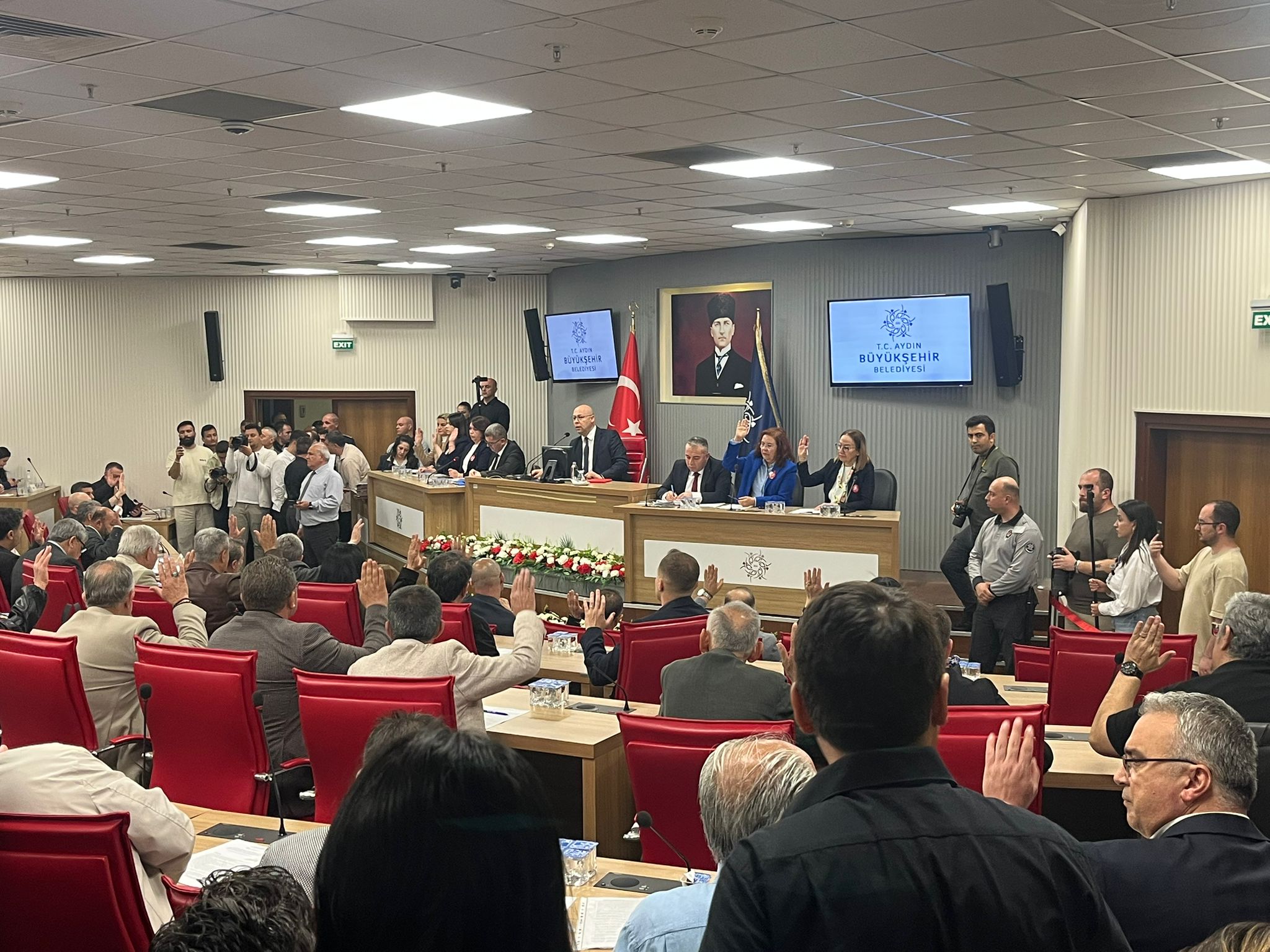 Aydın'da gergin meclis: Günel için söz isteyince tansiyon yükseldi 1 WhatsApp Image 2026 04 13 at 15.48.13