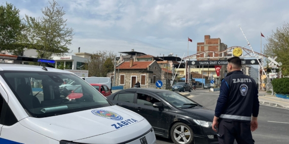 Yayaların ve sürücülerin yardımına zabıta koştu