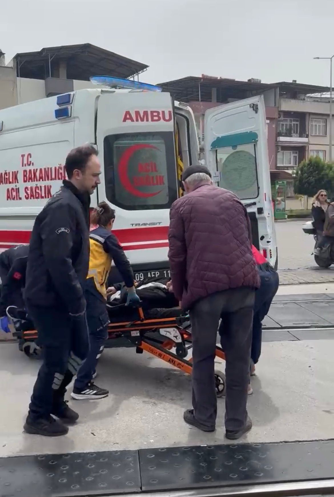 Nazilli’de hemzemin geçitte zamanla yarışıldı faciadan dönüldü 1 WhatsApp Image 2026 04 16 at 15.50.15 2