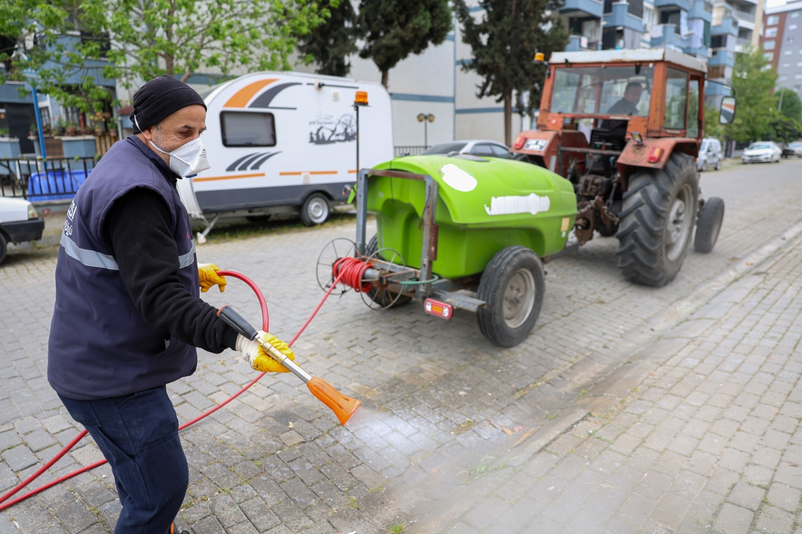 EFELER BELEDİYESİ HALK SAĞLIĞI VE KENT ESTETİĞİ İÇİN ÇALIŞMALARINI SÜRDÜRÜYOR
