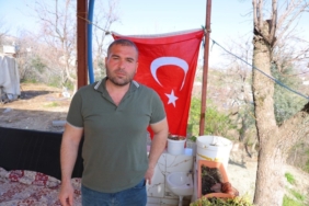 KAHRAMANMARAŞ'TA SİLAH SESLERİNİ DUYUNCA OKULA KOŞAN BABA YAŞADIKLARINI ANLATTI