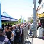 Aydın Büyükşehir Belediyesi binlerce fideyi Nazilli’de vatandaşlara dağıttı