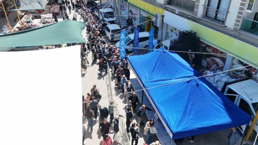 aydin buyuksehir belediyesi sokede binlerce fideyi vatandaslarla bulusturdu 1a4f543ae0ae