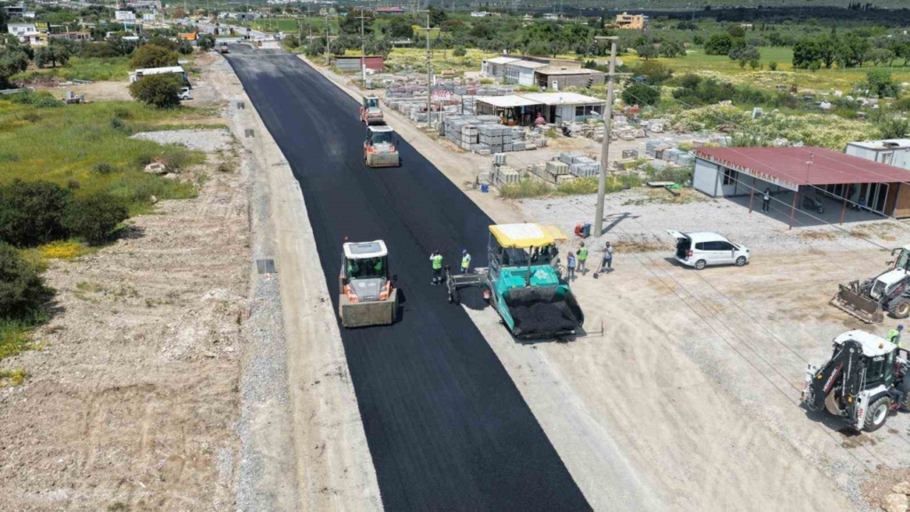 Aydın genelinde eş zamanlı yol çalışmaları sürüyor 3 aydin genelinde es zamanli yol calismalari suruyor 2359e742fa24