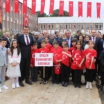 Aydın’da 23 Nisan kutlamaları çelenk sunumuyla başladı