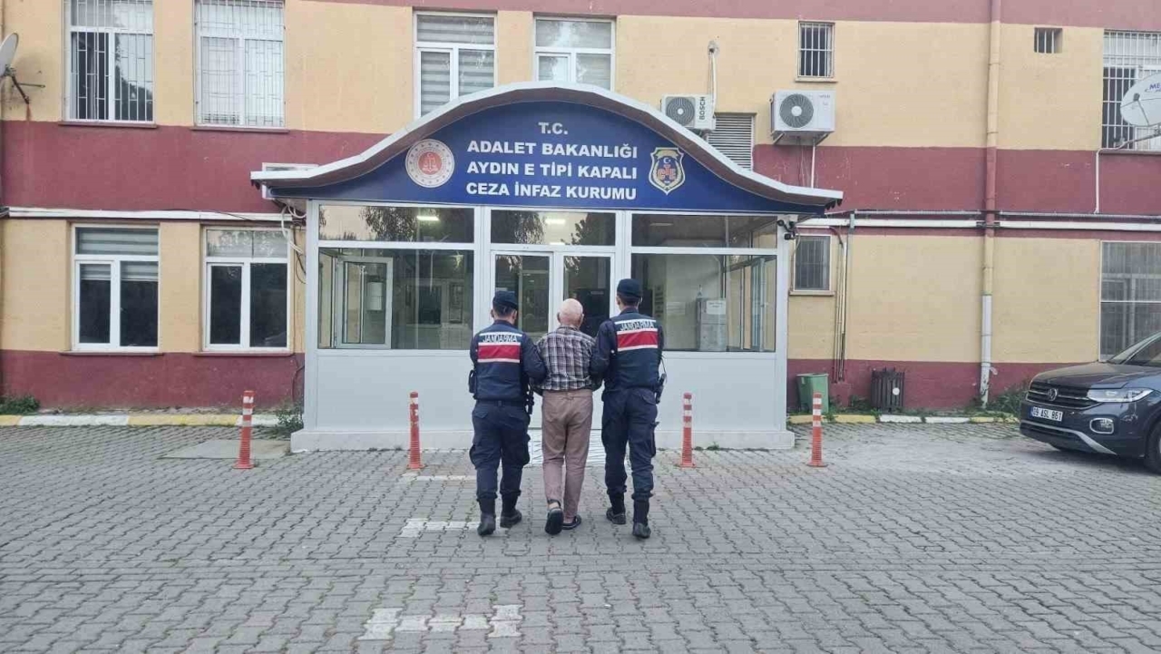 Aydın’da 70 yaşındaki firari hükümlü jandarmadan kaçamadı 1 aydinda 70 yasindaki firari hukumlu jandarmadan kacamadi e4953dca24e9