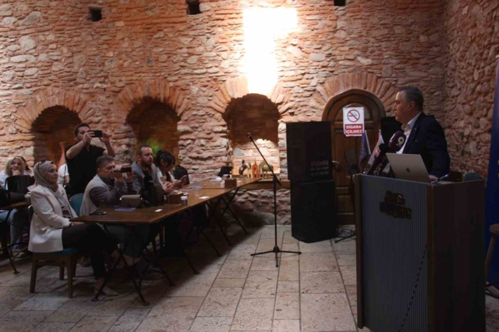 aydinda gazetecilere dijital medya ve yapay zeka egitimi af8bcd3c936e