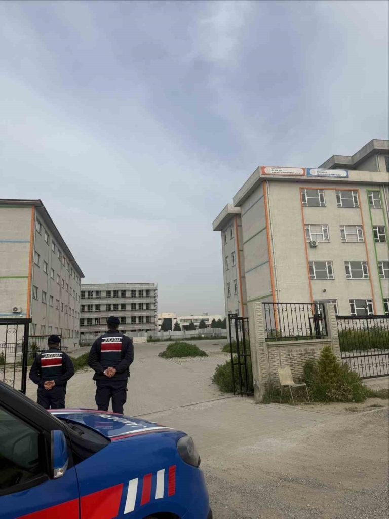 Aydın’da jandarma ekipleri okul önlerindeki güvenlik tedbirlerini arttırdı 3 aydinda jandarma ekipleri okul onlerindeki guvenlik tedbirlerini arttirdi da46a15509bb