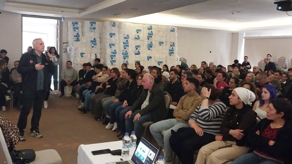 Aydın’da otel personeline afet farkındalık eğitimi ve tatbikat 3 aydinda otel personeline afet farkindalik egitimi ve tatbikat 6bf827bddbd3