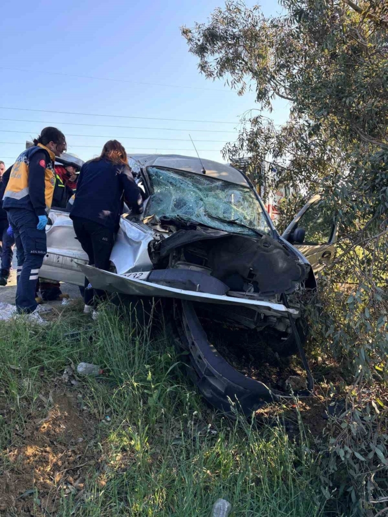 aydinda trafik kazasi 3 yarali 43166f2206c1