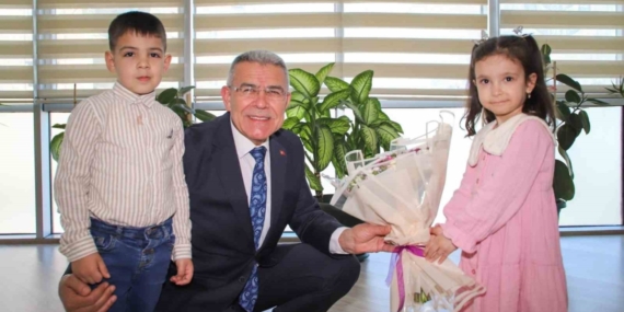 Başkan Güler, koltuğunu minik öğrencilere devretti