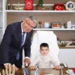 Başkan Güler, koltuğunu minik öğrencilere devretti