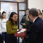 Başkan Yetişkin’den kadın meclis üyelerine anlamlı davranış