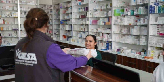 Başkan Zencirci, eczane teknisyenlerini unutmadı