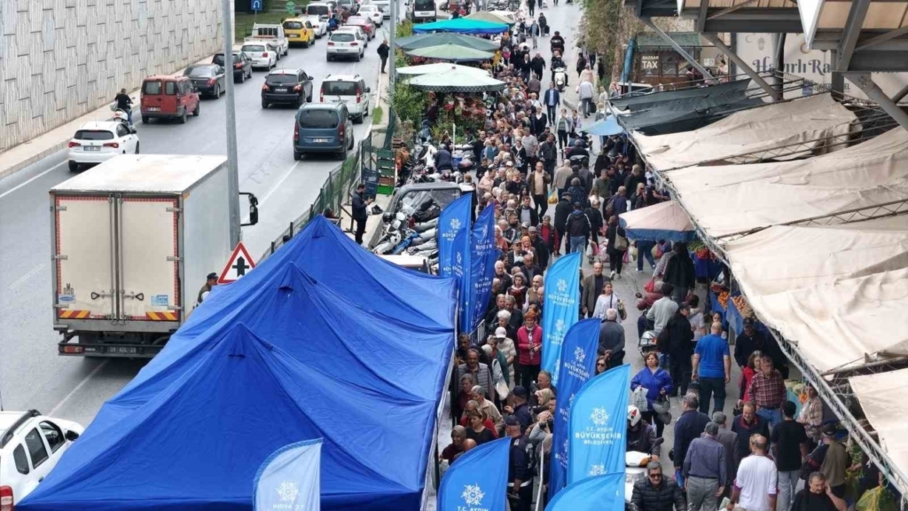 binlerce fide kusadasi ve incirliovada vatandaslarla bulustu 0a06d17f0e0f