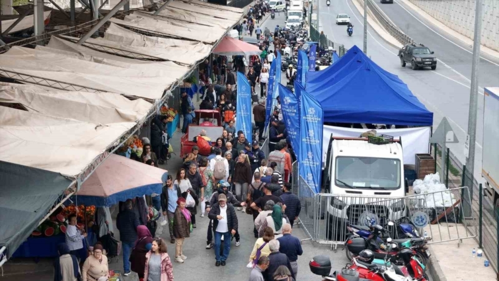 binlerce fide kusadasi ve incirliovada vatandaslarla bulustu 4d4dddc24c3a