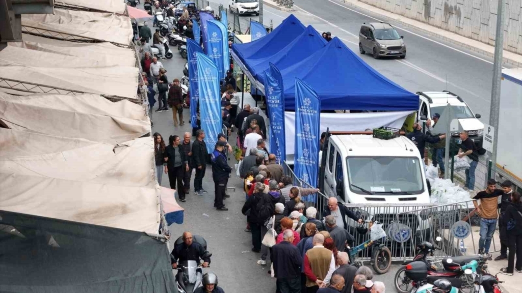 binlerce fide kusadasi ve incirliovada vatandaslarla bulustu 8c9d0aa0cd4f