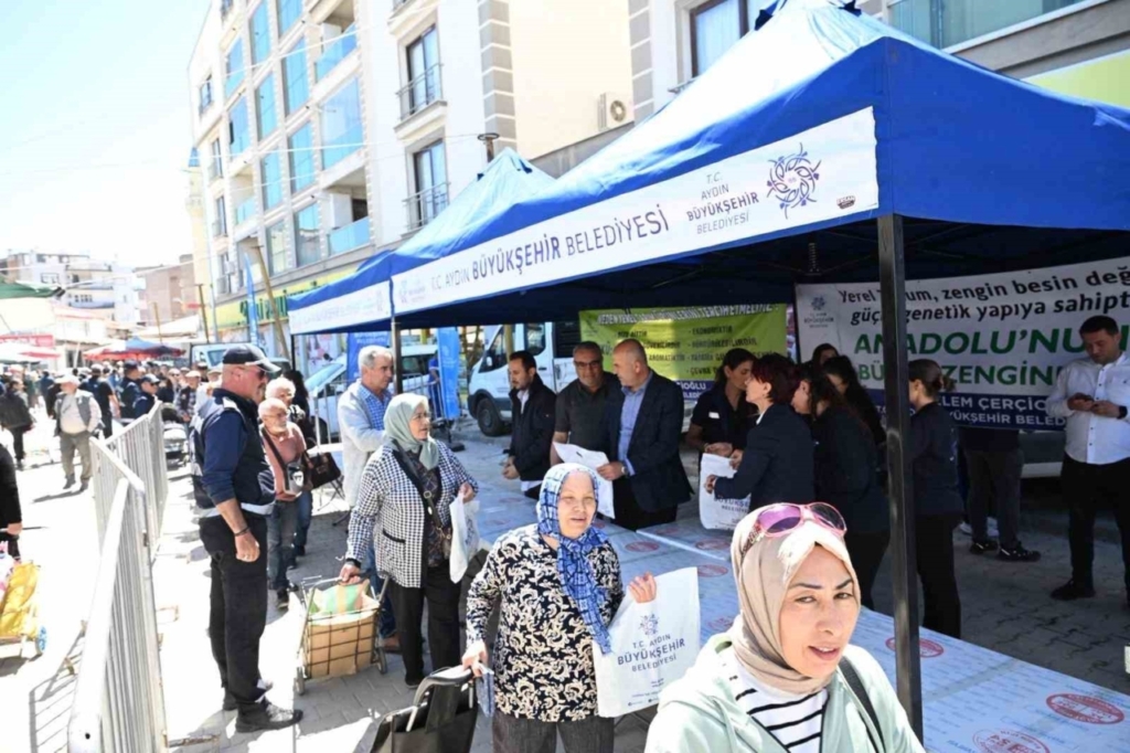 binlerce fide sokede vatandaslarla bulustu 8601f706c142