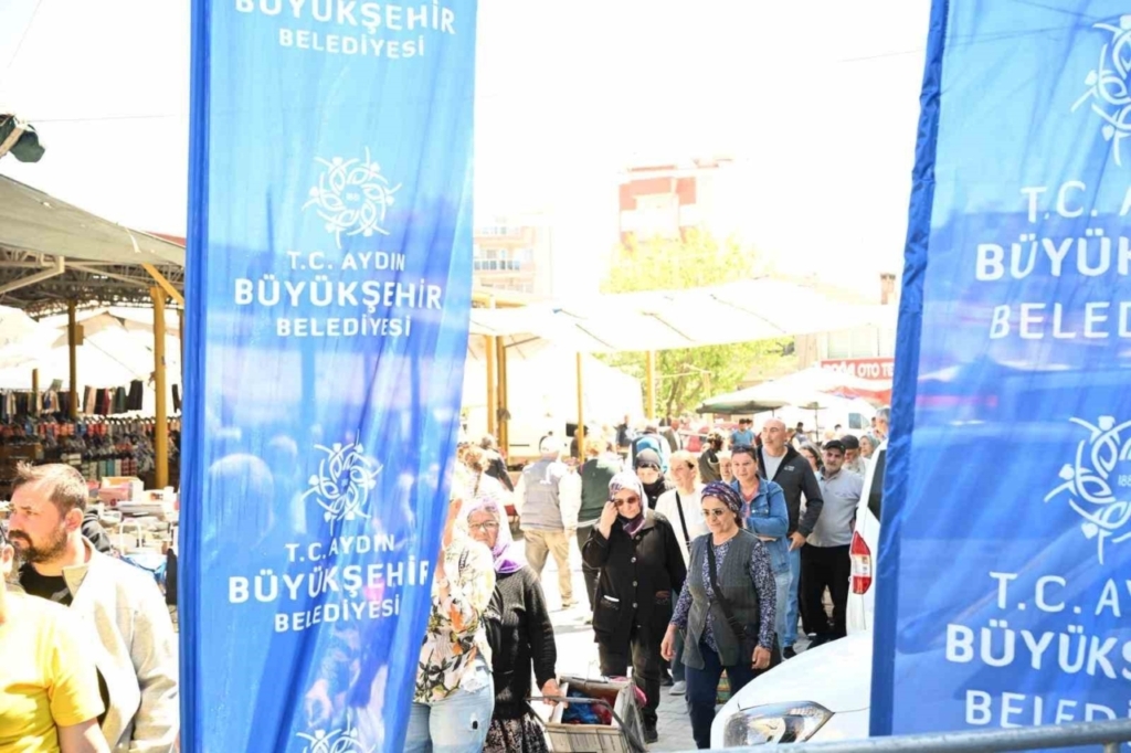 binlerce fide sokede vatandaslarla bulustu eb11c4dc3681