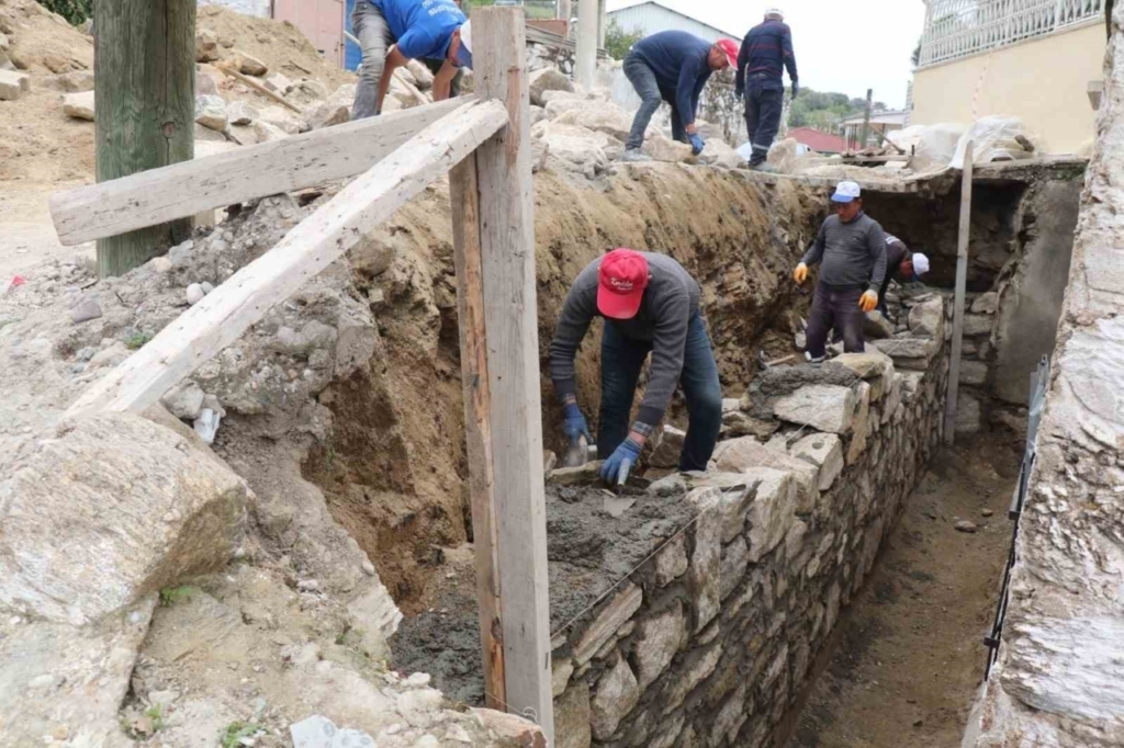 bozdogan belediyesi alamut mahallesinde tas duvar calismasini tamamladi 9040b999a6d0