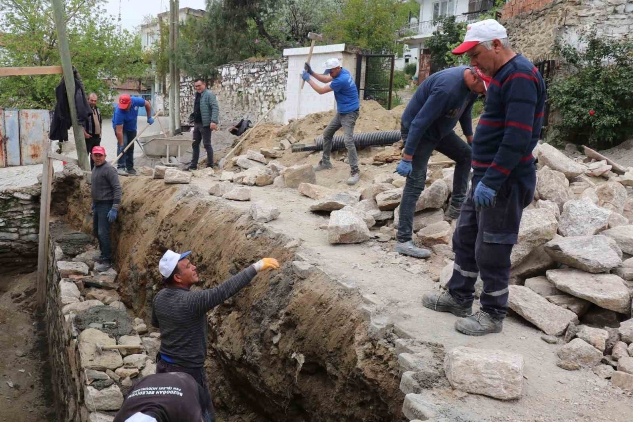 Bozdoğan Belediyesi Alamut Mahallesi’nde taş duvar çalışmasını tamamladı 1 bozdogan belediyesi alamut mahallesinde tas duvar calismasini tamamladi c05056ce46d6