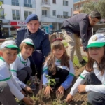 Bozdoğan Hükümet Konağı Bahçesinde çocuklarla fidan dikimi yapıldı