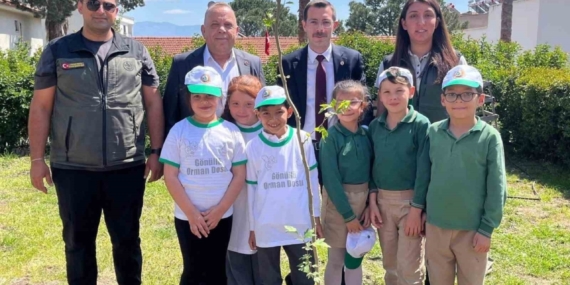 Bozdoğan Hükümet Konağı Bahçesinde çocuklarla fidan dikimi yapıldı