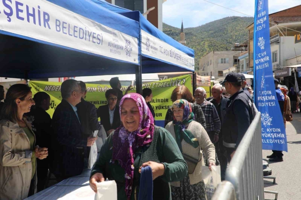 buyuksehrin fideleri karacasu ve kocarlida dagitildi d49a83a4e08e