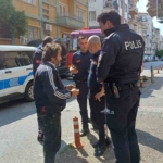 Çatıda yaktığı kablo ekipleri harekete geçirdi