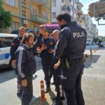 Çatıda yaktığı kablo ekipleri harekete geçirdi