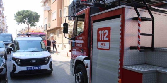 Çatıda yaktığı kablo ekipleri harekete geçirdi