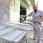 Cemiyetlerin vazgeçilmezi demir masalar sezona hazırlanıyor 2 Cemiyetlerin vazgeçilmezi demir masalar sezona hazırlanıyor
