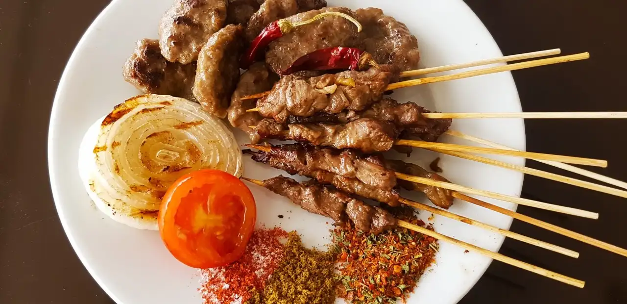 Çöp Şiş Nedir? Ege Mutfağının Vazgeçilmez Lezzeti