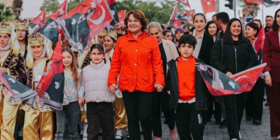 Didim’de bayram coşkusu sokaklara taştı