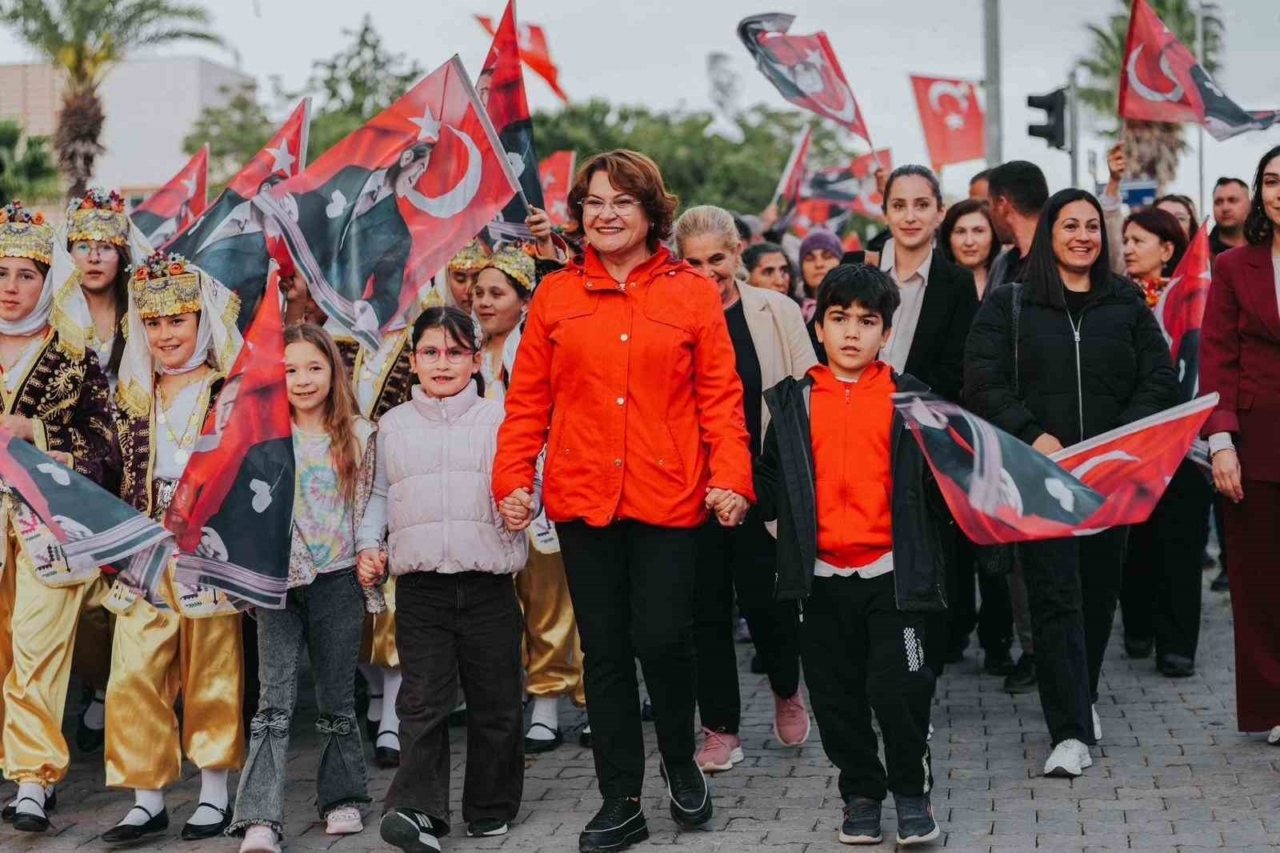 Didim’de bayram coşkusu sokaklara taştı 1 didimde bayram coskusu sokaklara tasti 182962be36f2